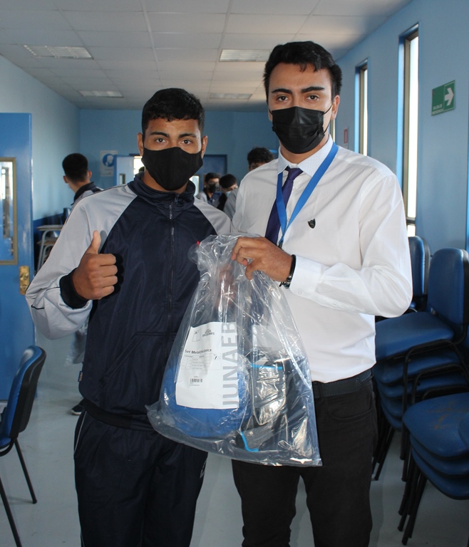 entrega de epp a alumnos de cuarto medio 3