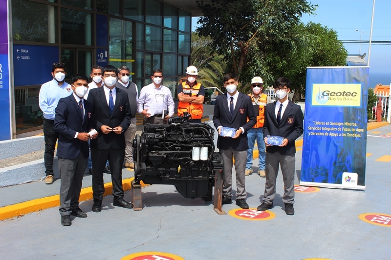 Empresa Geotec dona motor industrial que ser&aacute; utilizado para aprendizaje pr&aacute;ctico por alumnos de la especialidad de mec&aacute;nica automotriz