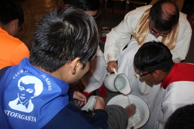 Resaltando la importancia del sacramento de la Eucaristía, la institución sacerdotal y el signo de lavado de pies se celebró la Misa de la Cena del Señor en Jueves Santo en CTI Don Bosco Antofagasta