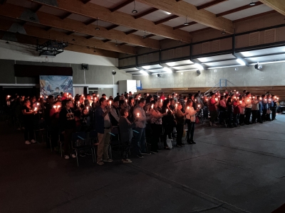 Comunidad Educativa Pastoral del Colegio acompaña la Vigilia Pascual para celebrar la Resurrección de Jesucristo