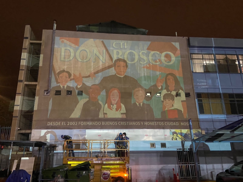 Inician pintado de significativo mural en conmemoraci&oacute;n de los 20 a&ntilde;os del colegio