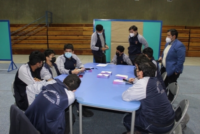 Alumnos de 4° medio de las especialidades de Electricidad y Electrónica participaron en taller que destacó los desafíos y oportunidades de la utilización del hidrógeno verde como alternativa energética