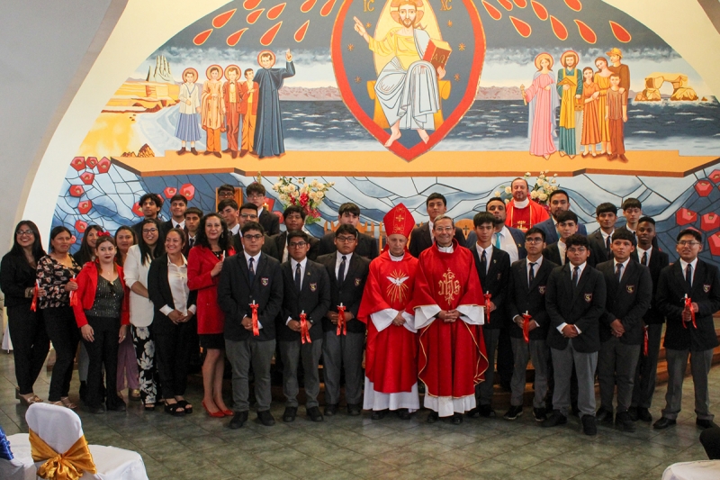 20 Jóvenes y 14 Adultos recibieron el sacramento de la confirmacion