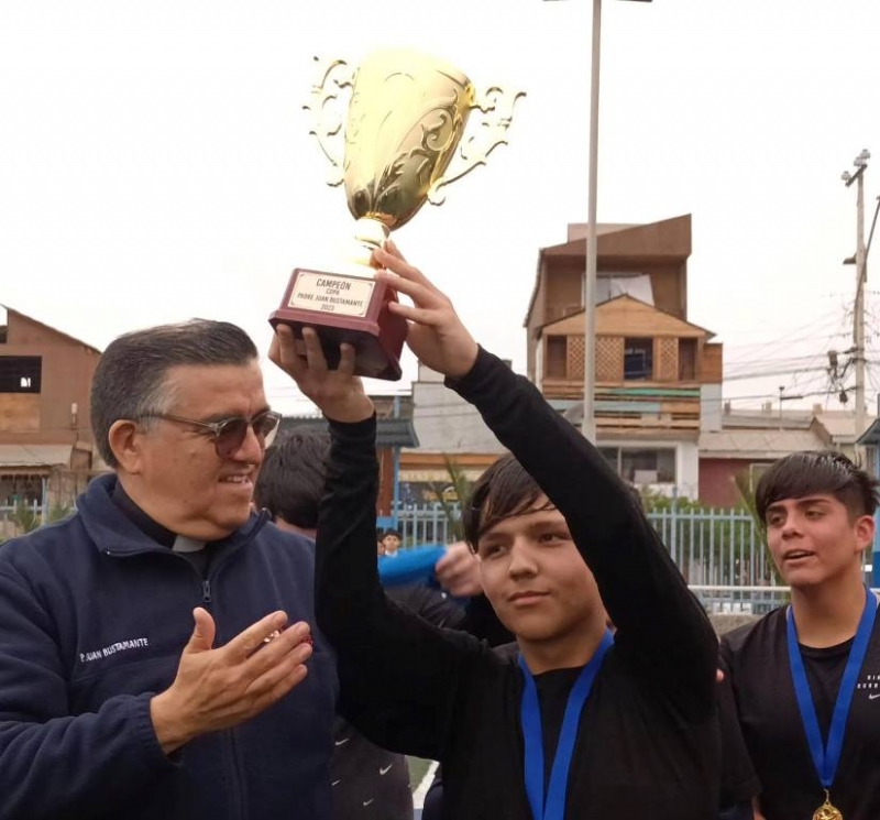 Con una emocionante final y gran asistencia de la comunidad estudiantil culminó exitoso torneo de Fútbol 7 “Copa Juan Bustamante Zamorano”