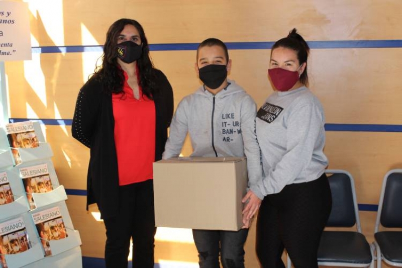 Colegio Técnico Industrial Don Bosco Antofagasta realiza entrega de cajas de alimentos no perecibles donados por empresa SQM