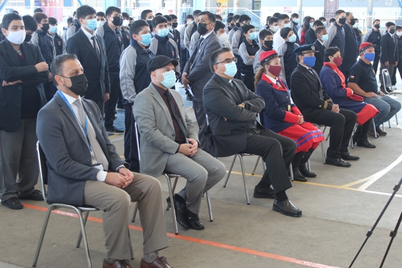 Con acto c&iacute;vico y conversatorio Colegio conmemora las Glorias Navales