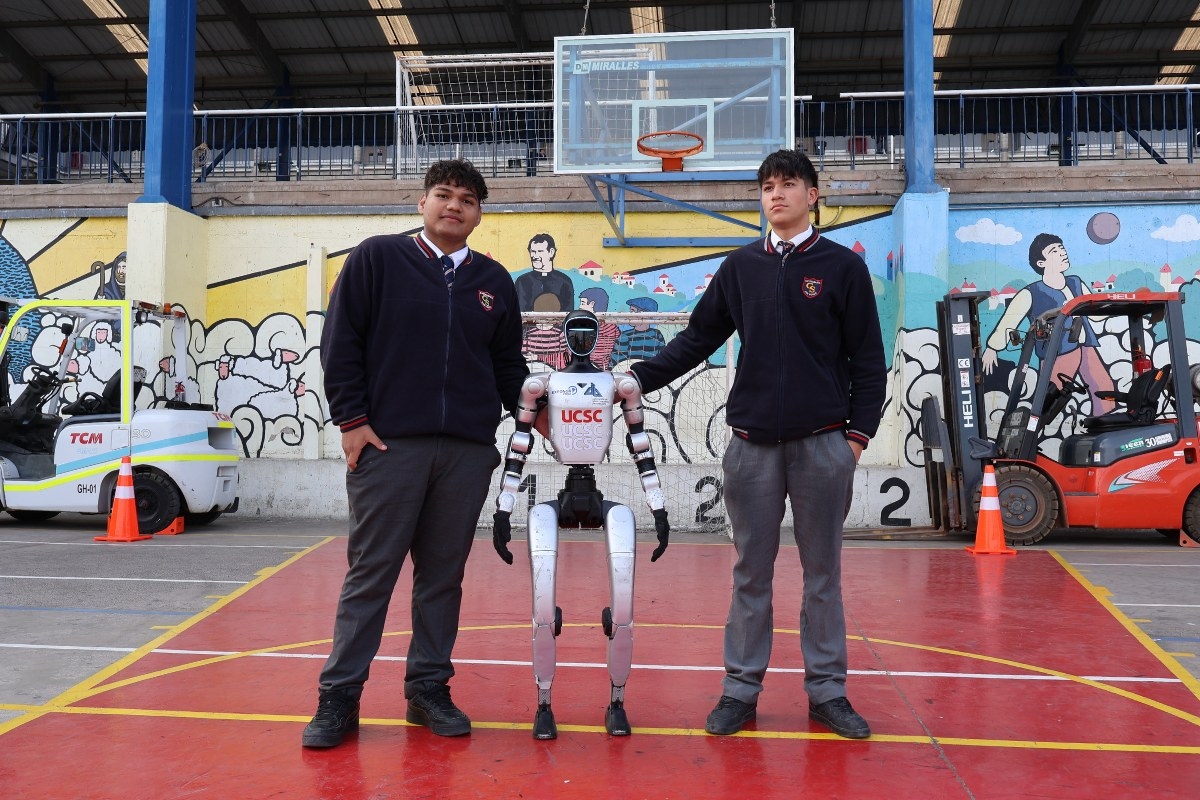 Robot humanoide acerca la IA a estudiantes