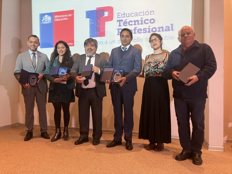 Colegio T&eacute;cnico Industrial Don Bosco Antofagasta y Minera Sierra Gorda SCM son reconocidos en acto conmemorativo de los 80 a&ntilde;os de la Educaci&oacute;n T&eacute;cnico Profesional