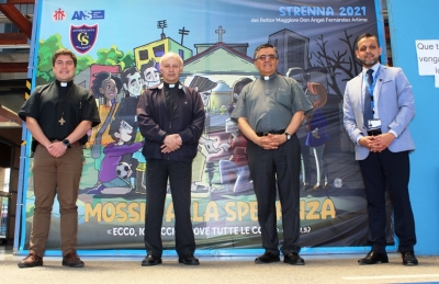 Arzobispo de Antofagasta, Monseñor Ignacio Ducasse Medina, visita las dependencias del colegio